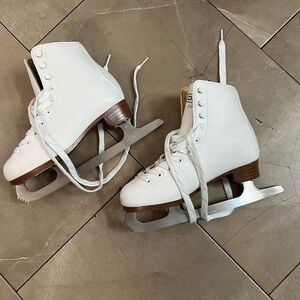 Girls DBX ice skates size 3